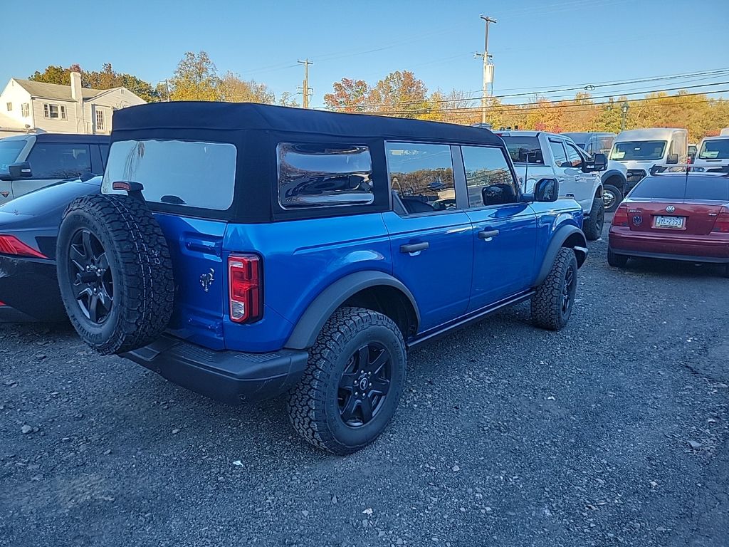 2024 Ford Bronco Black Diamond photo 4