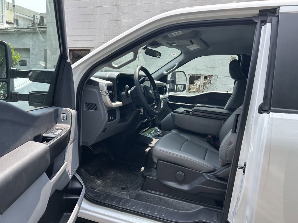 2025 Ford F-350 Super Duty Chassis Cab XL - Photo 13