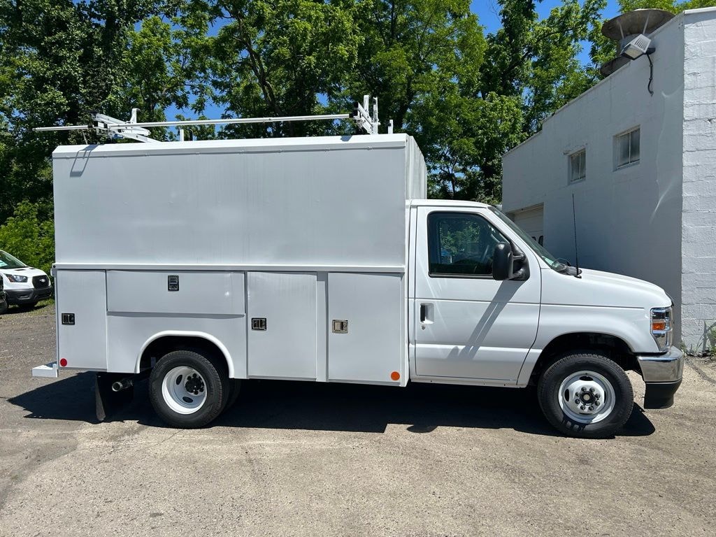 New 2027 Ford E-350SD Base Cab/Chassis