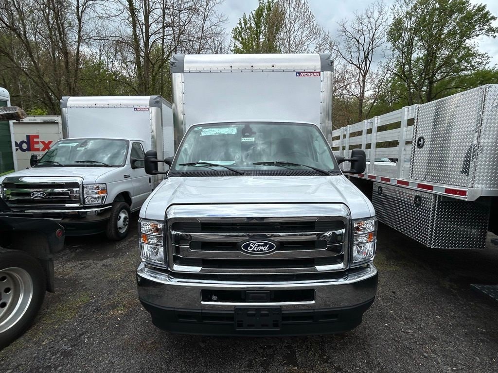 New 2027 Ford E-450SD Base 16FT DRY BOX Cab/Chassis
