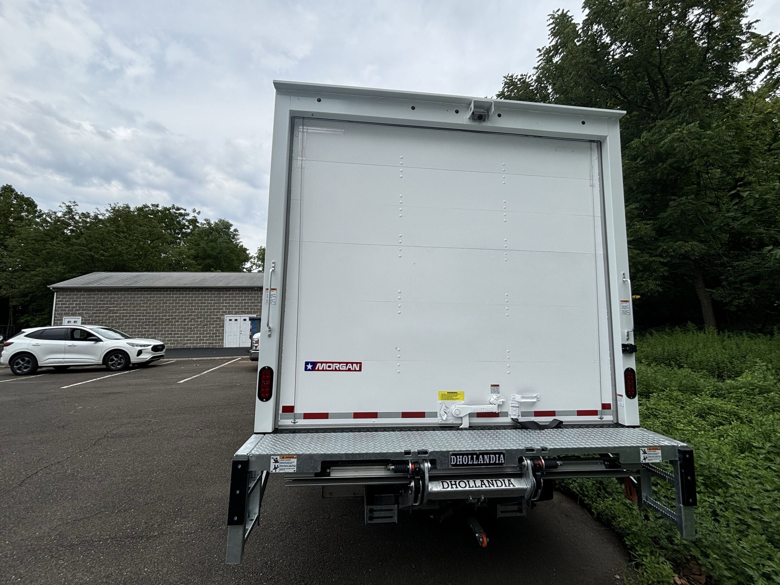 2025 Ford E-350 Base photo 4