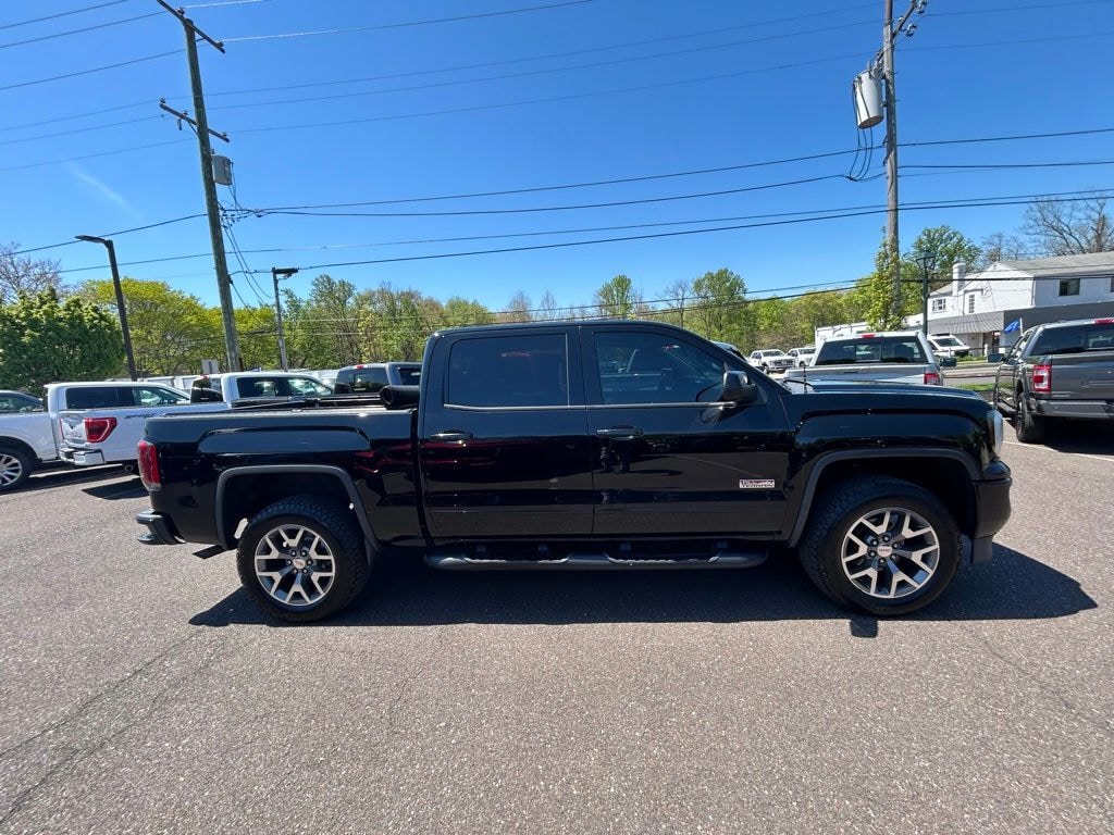 Used 2017 GMC Sierra 1500 XLT Z71 5.3L with a Moonroof Truck