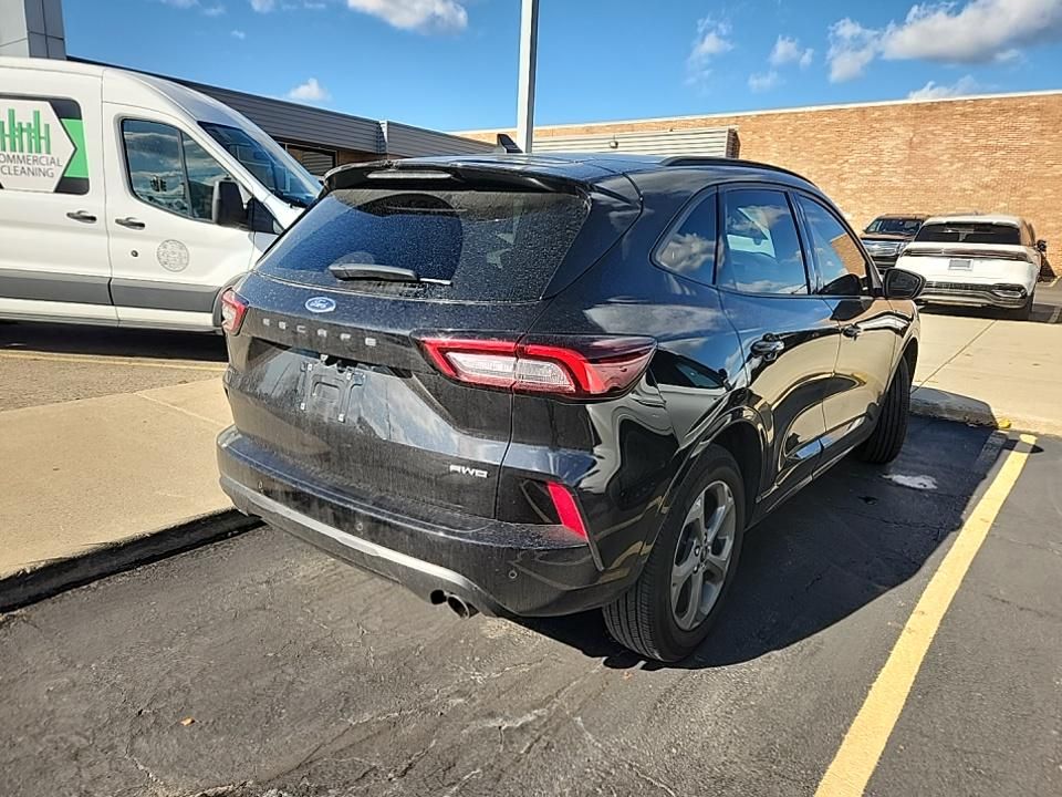 2023 Ford Escape ST-Line photo 4