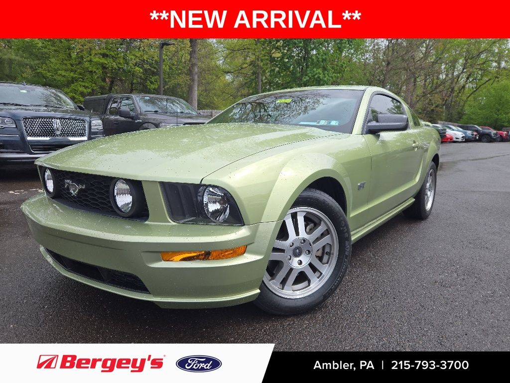2005 Ford Mustang GT Deluxe