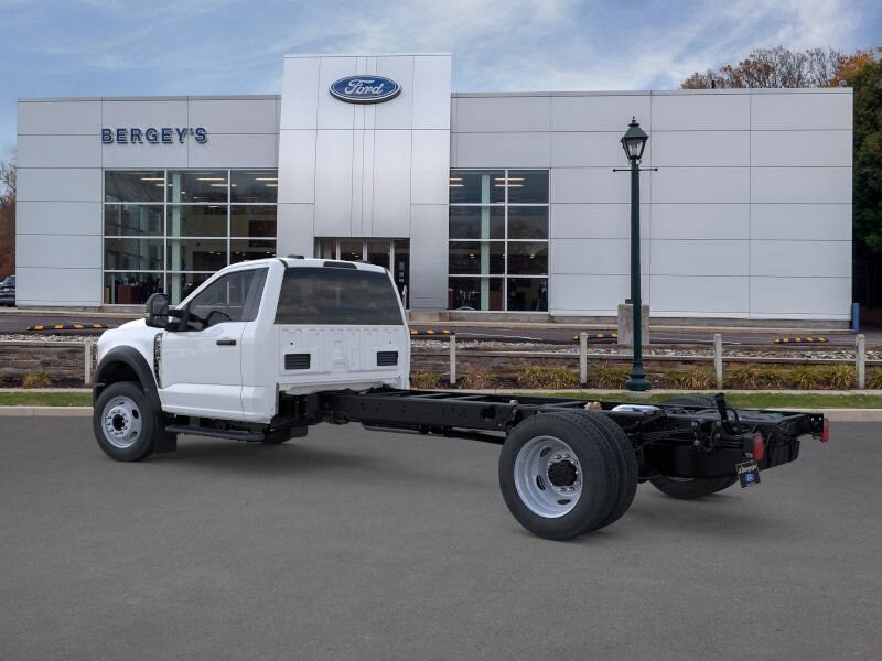 2025 Ford F-550 photo 4