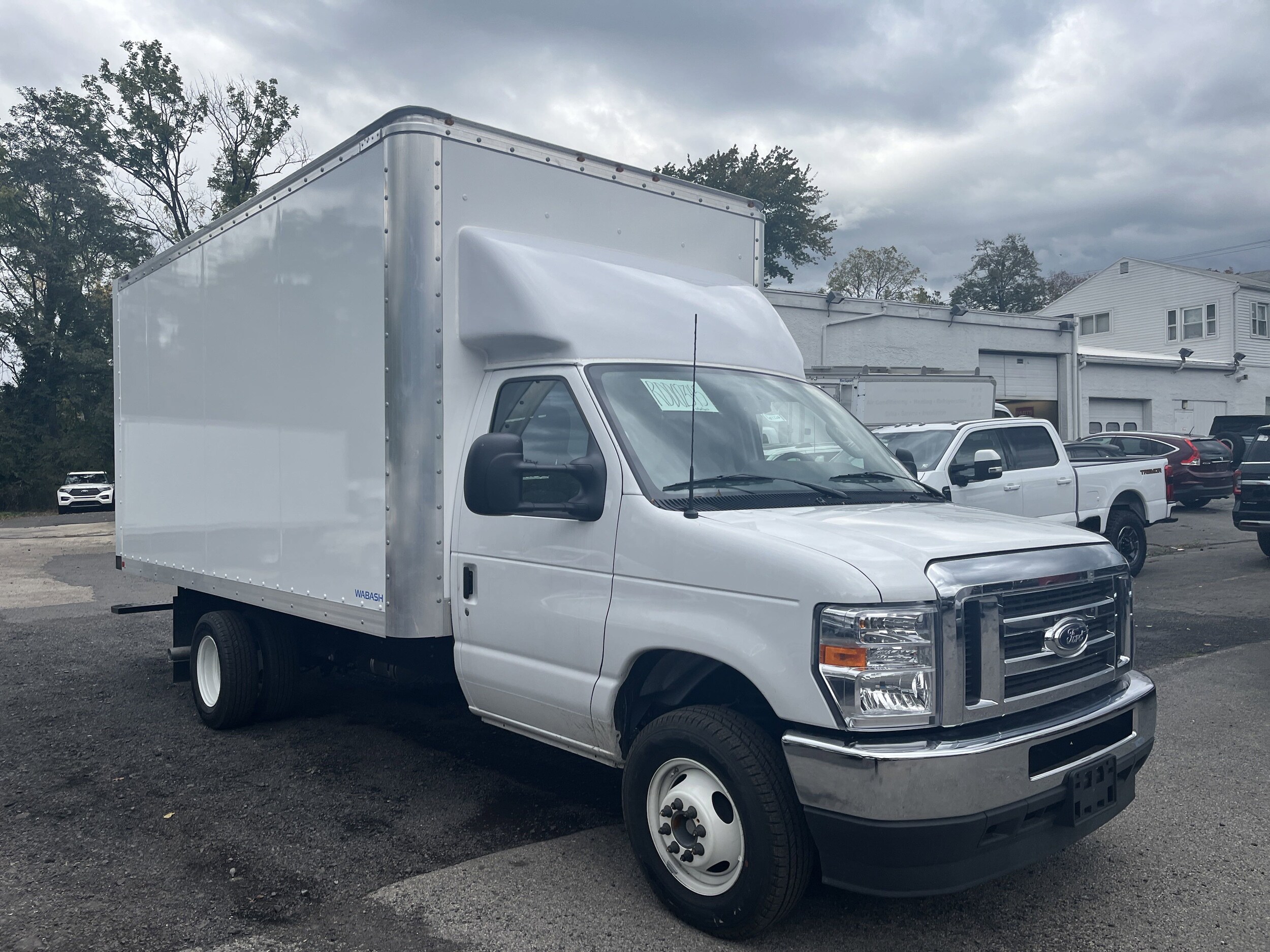 2024 Ford E-450 Cutaway photo 3