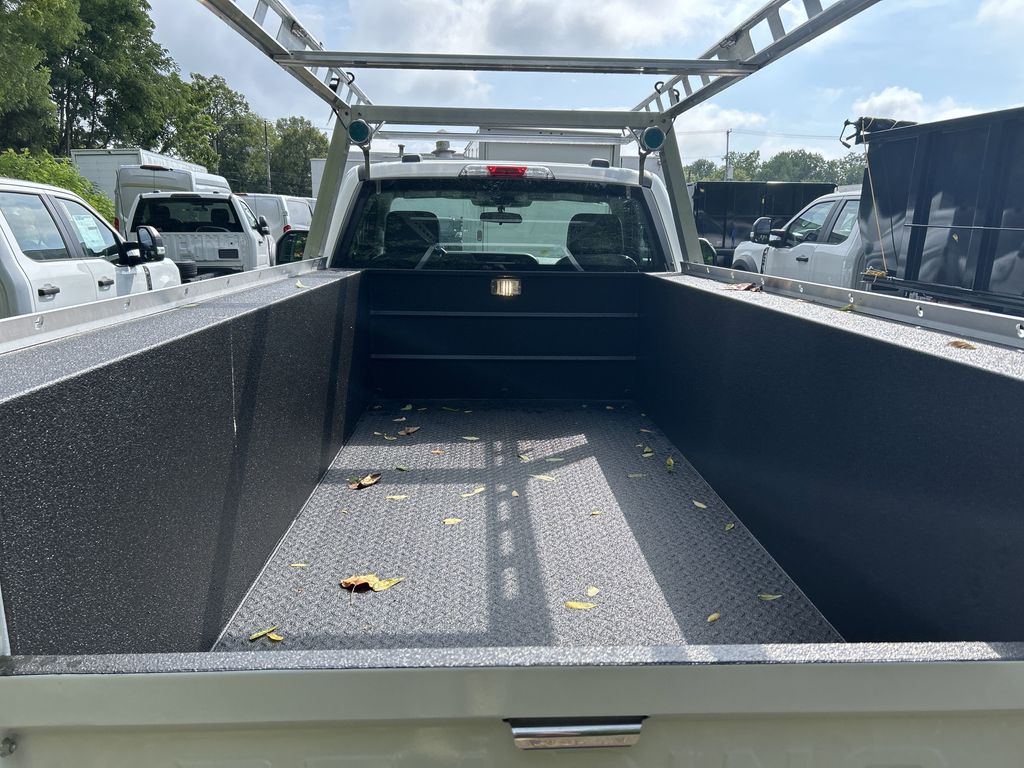 2025 Ford F-350 Super Duty Chassis Cab XLT - Photo 7