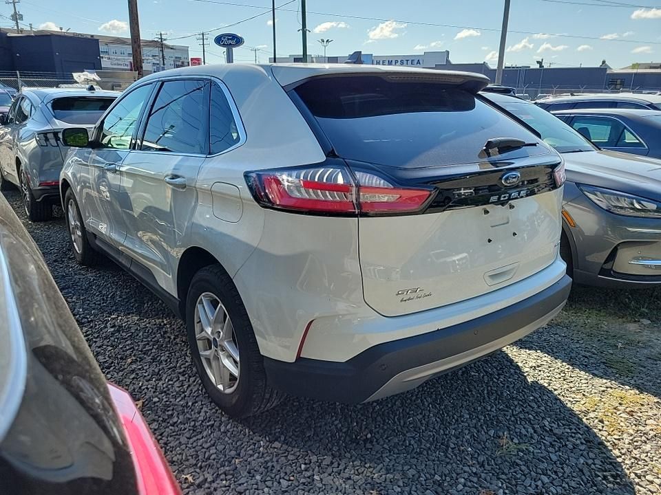 2022 Ford Edge SEL photo 2