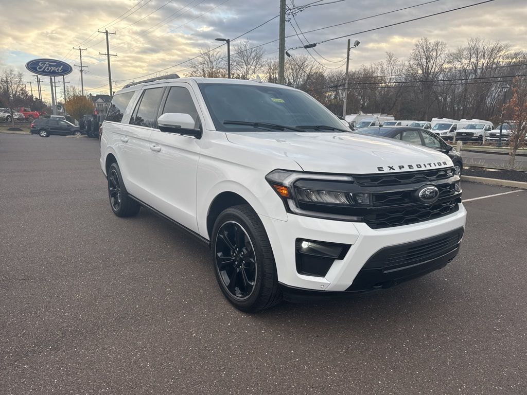 2022 Ford Expedition MAX Limited photo 2