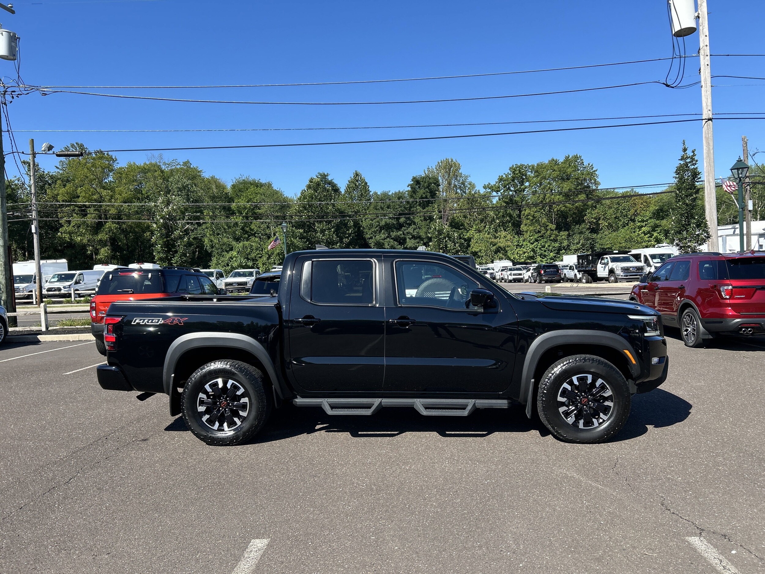 2023 Nissan Frontier PRO-4X Crew Cab photo 2