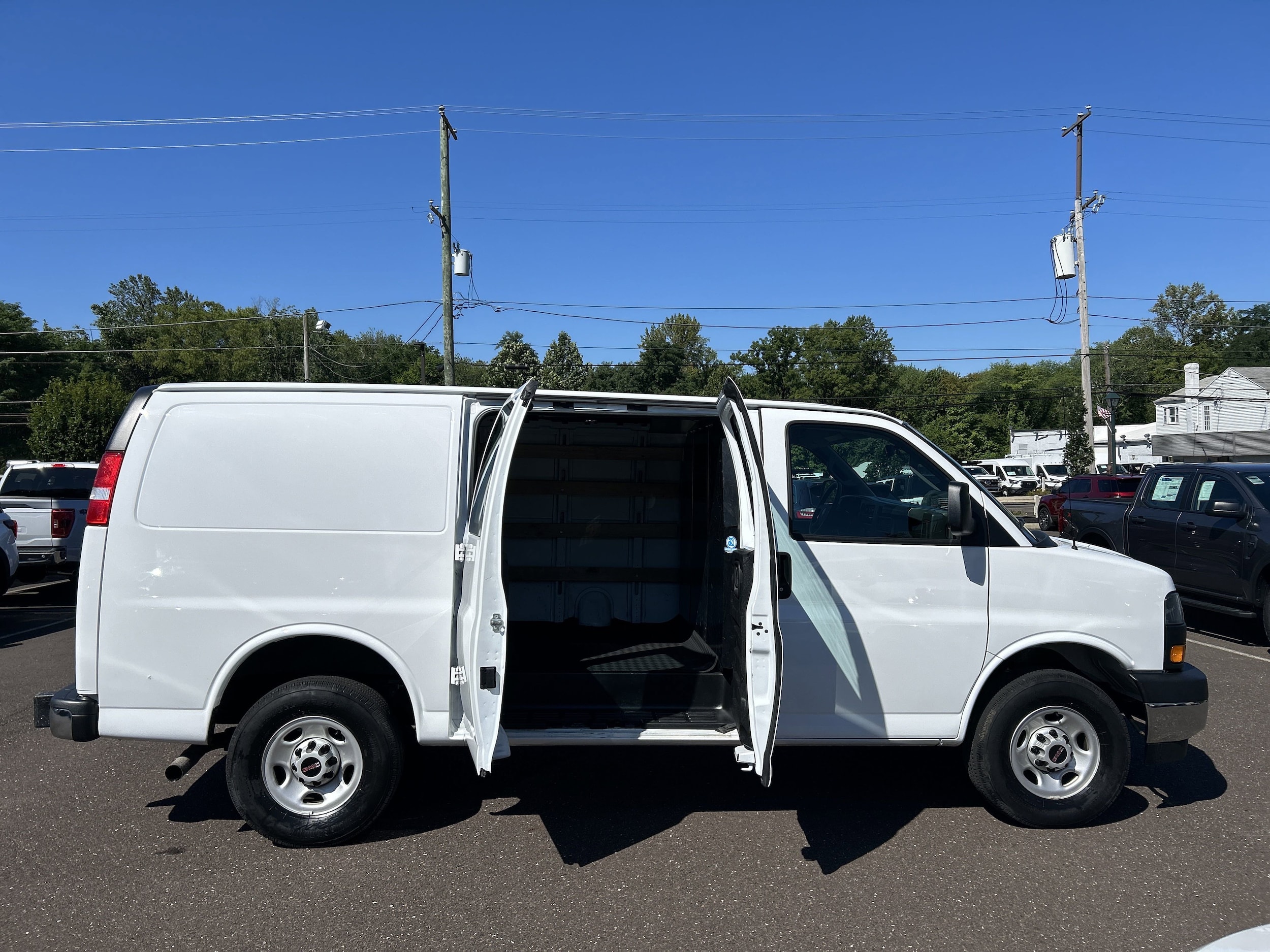 2022 Gmc Savana 2500 Cargo photo 3
