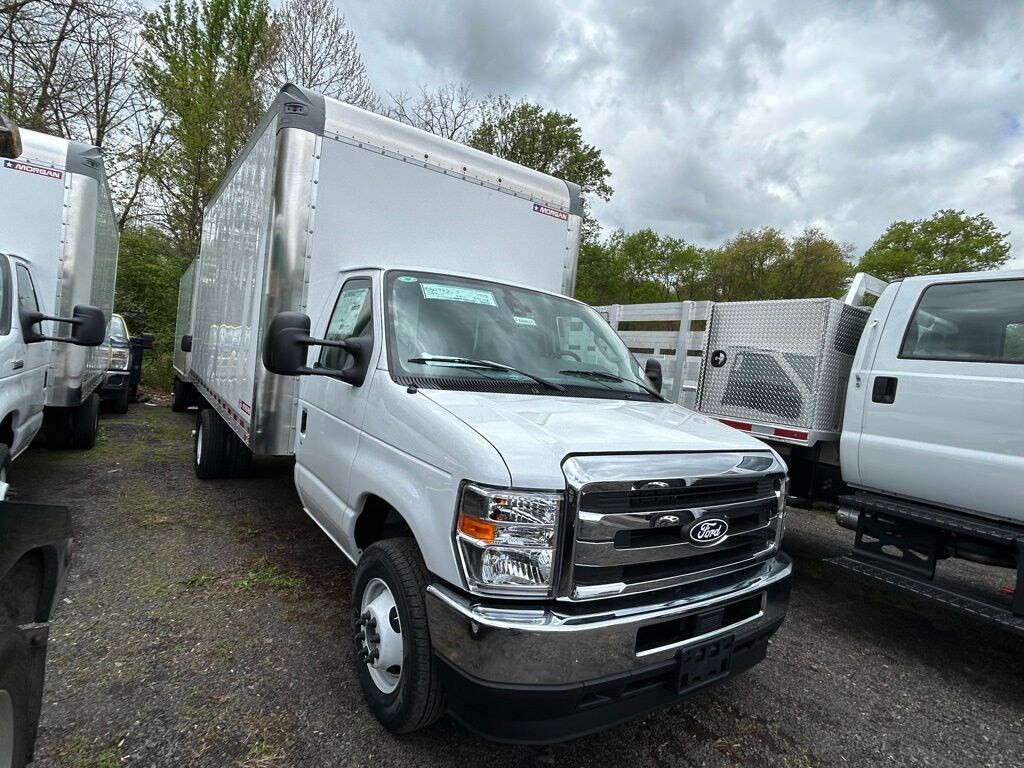 New 2027 Ford E-450SD Base 16FT DRY BOX Cab/Chassis