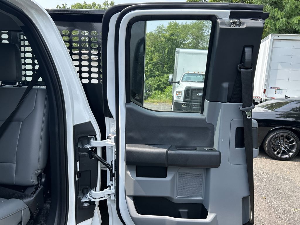 2025 Ford F-350 Super Duty Chassis Cab XL - Photo 14
