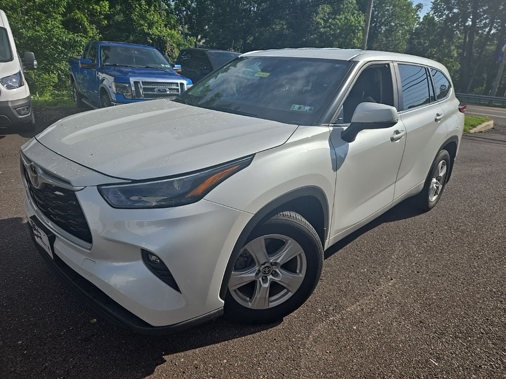 Used 2023 Toyota Highlander LE SUV