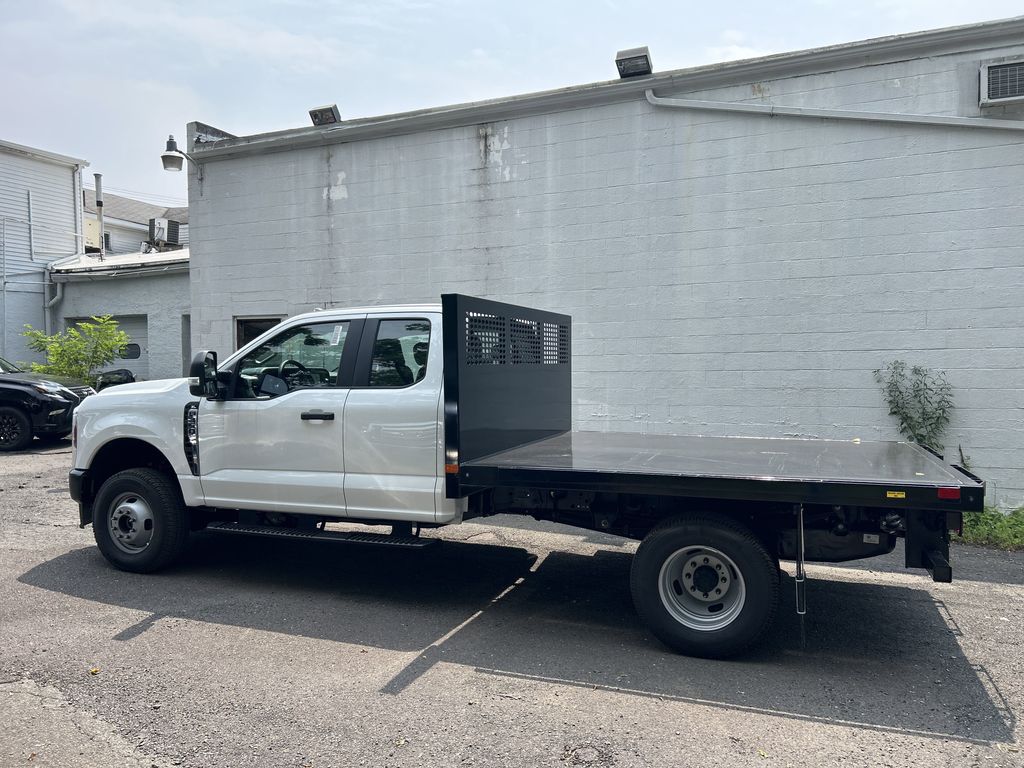2025 Ford F-350 Super Duty Chassis Cab XL - Photo 10