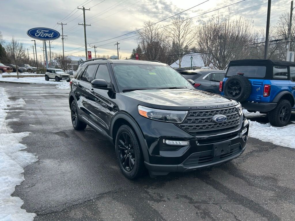Certified 2022 Ford Explorer XLT Sport with a Moonroof SUV