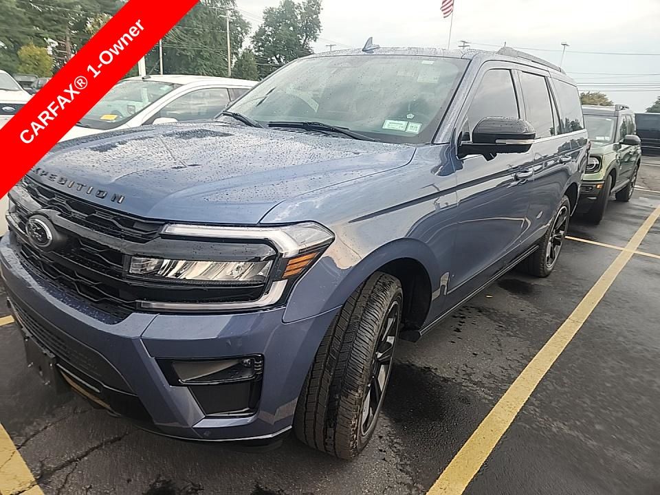 2022 Ford Expedition Limited photo 2