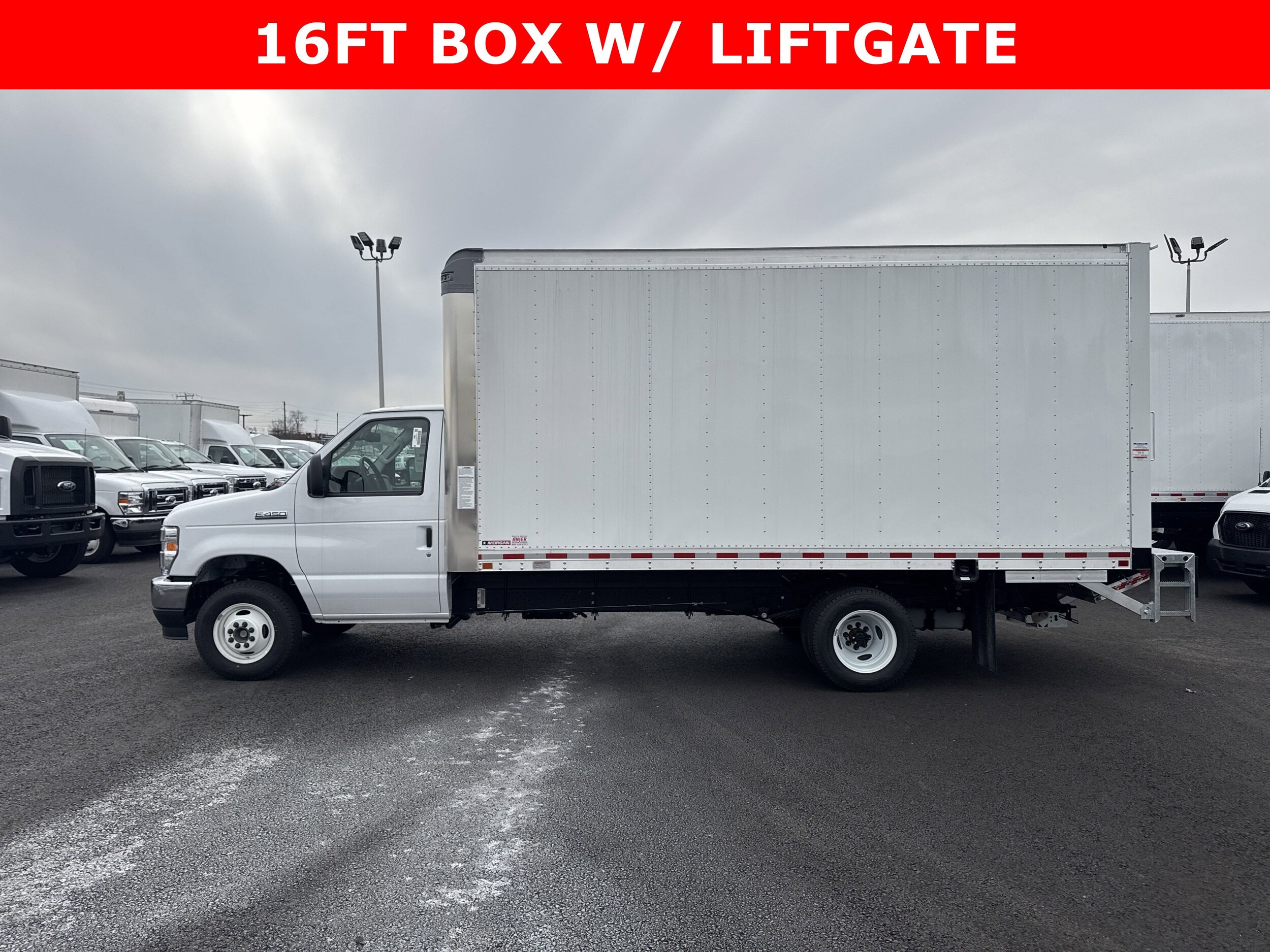 2025 Ford E-450 Cutaway photo 4