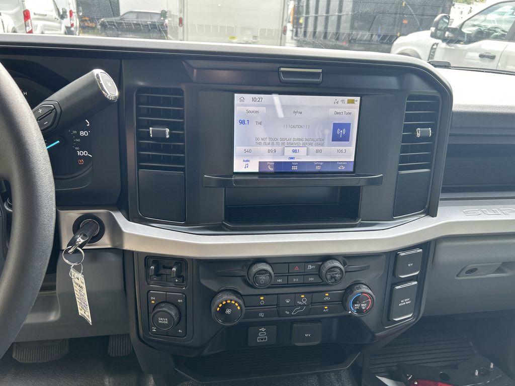 2025 Ford F-350 Super Duty Chassis Cab XLT - Photo 18