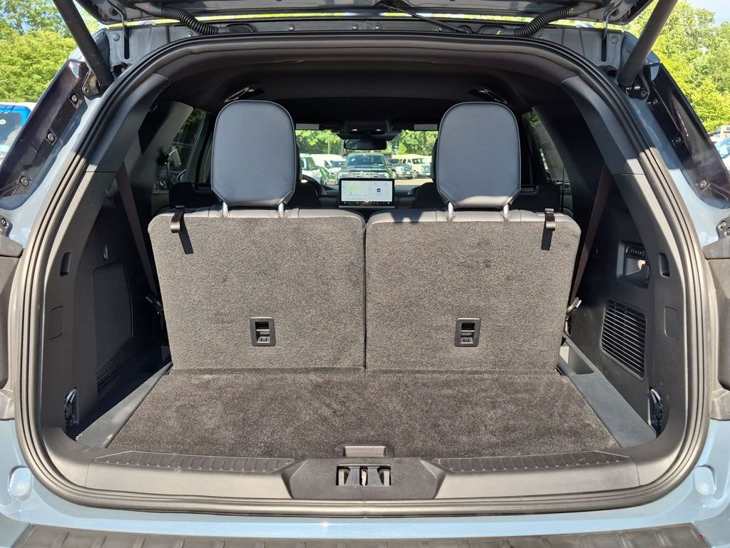 2026 Ford Explorer ST - Photo 24