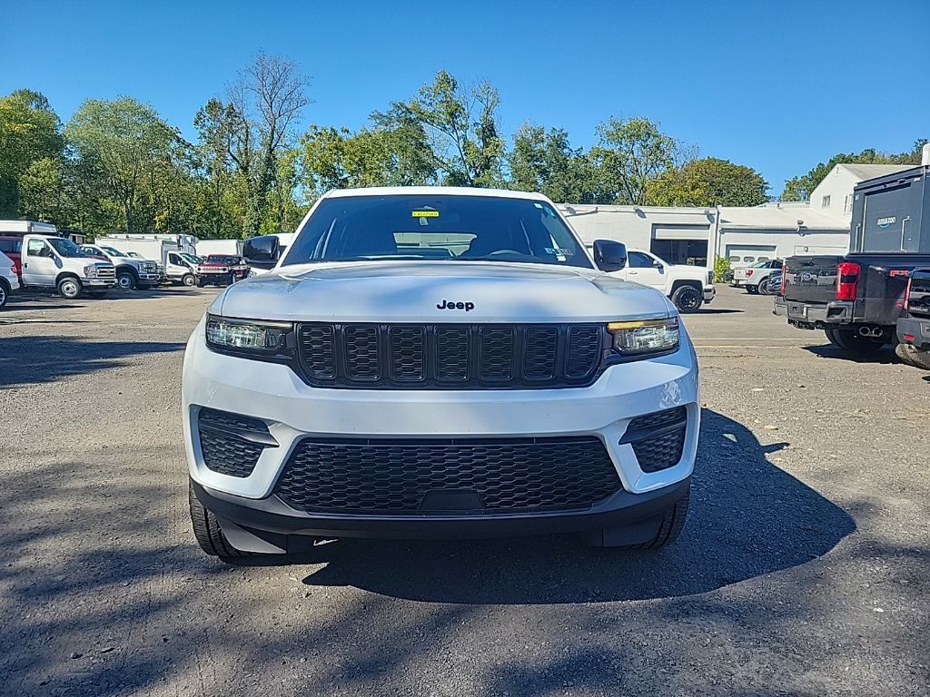 2023 Jeep Grand Cherokee Altitude X photo 2
