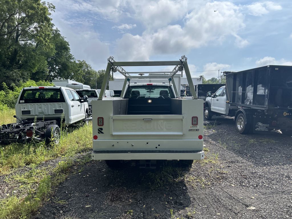 2025 Ford F-350 Super Duty Chassis Cab XLT - Photo 6
