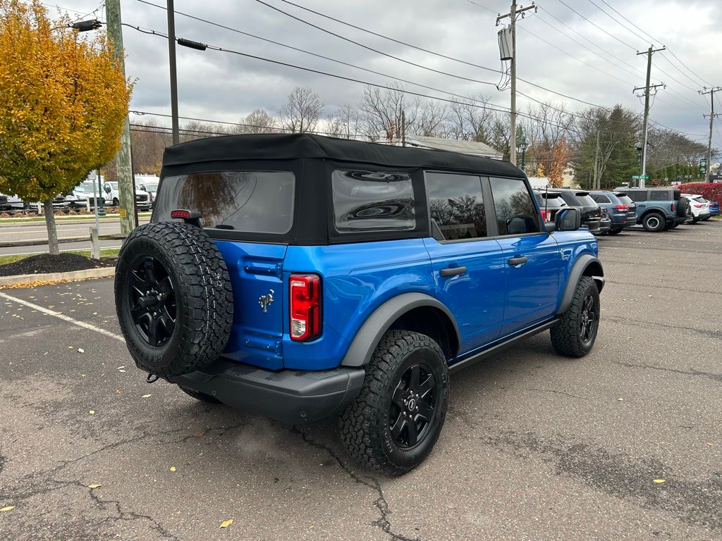 2024 Ford Bronco Black Diamond photo 4