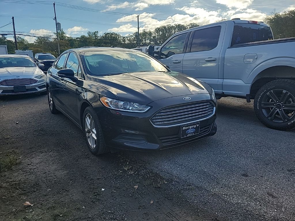 2014 Ford Fusion SE photo 2