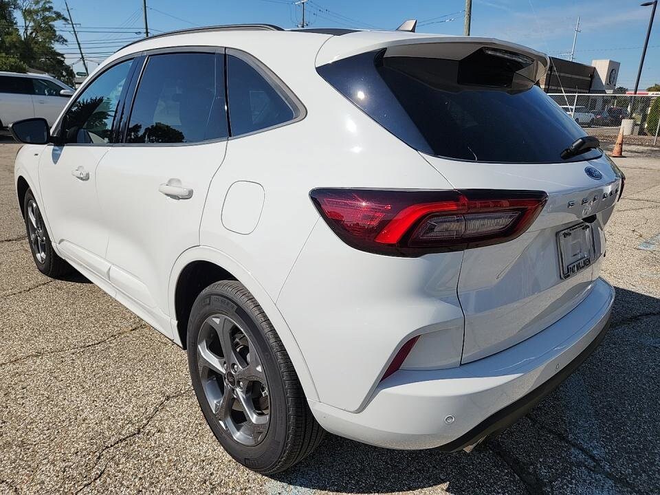 2023 Ford Escape ST-Line photo 3