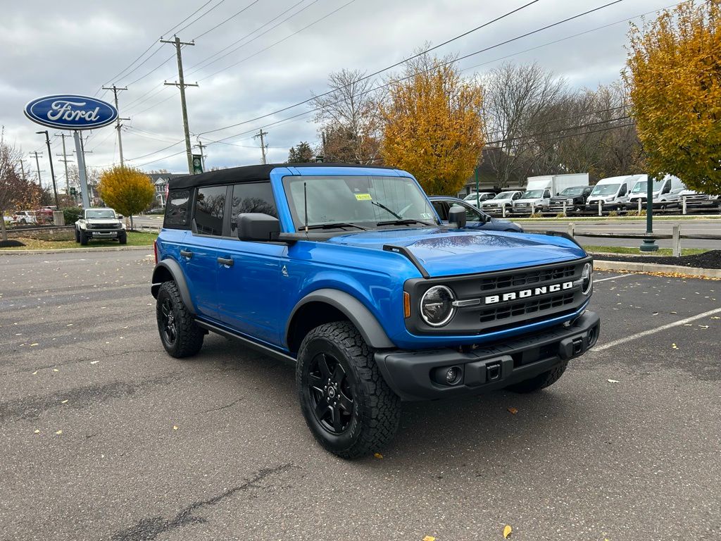 2024 Ford Bronco Black Diamond photo 3