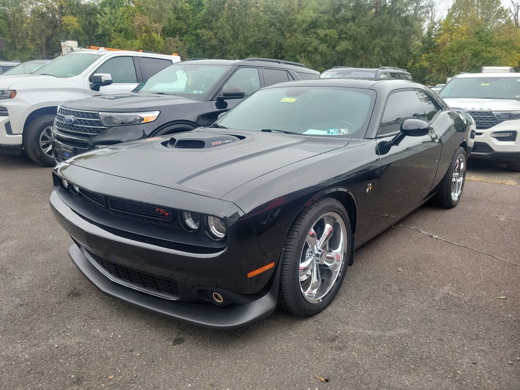 2016 Dodge Challenger R/T Scat Pack Shaker photo 2