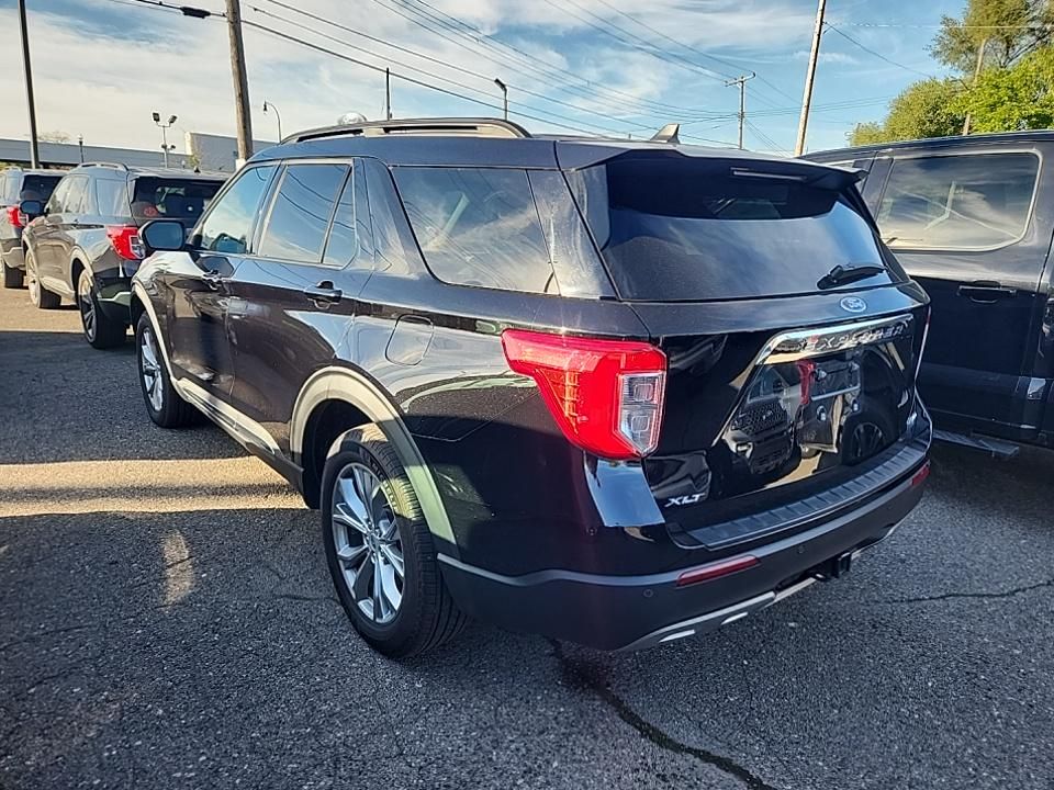 2023 Ford Explorer XLT photo 2