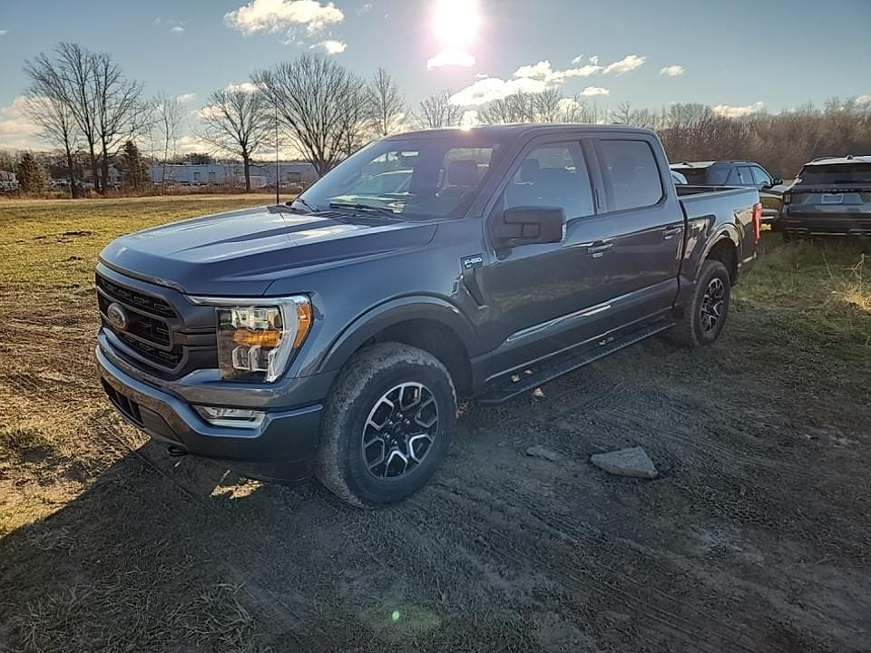 2023 Ford F-150 XLT photo 2