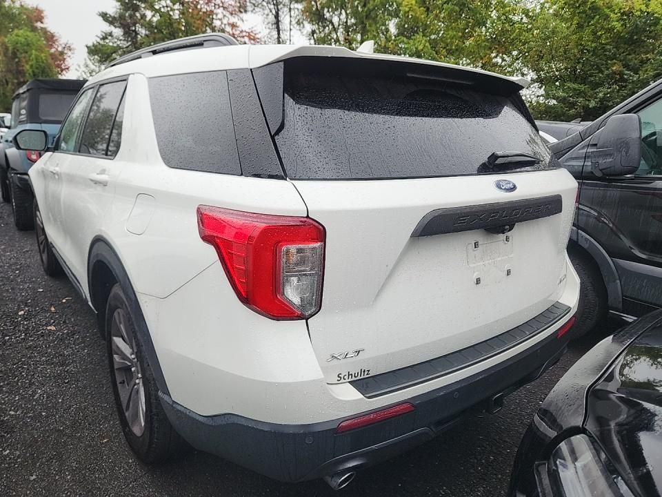 2022 Ford Explorer XLT Sport photo 2