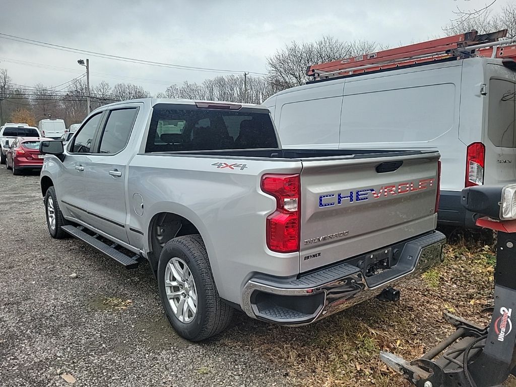 2022 Chevrolet Silverado 1500 LT photo 2