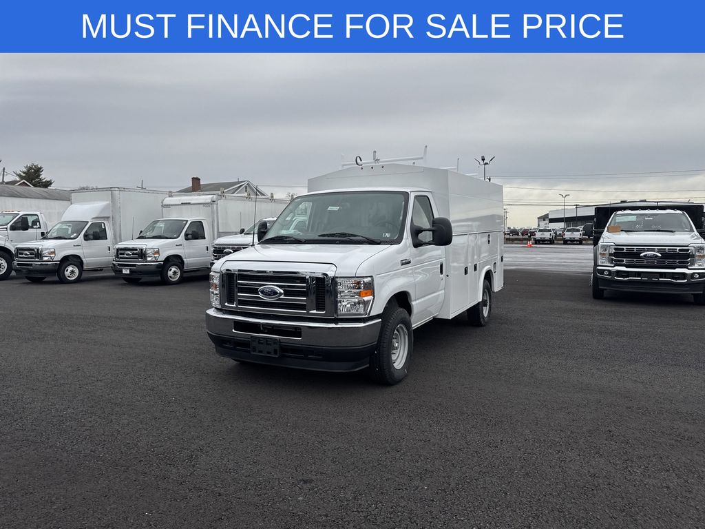 2025 Ford E-Series Cutaway Base's photo