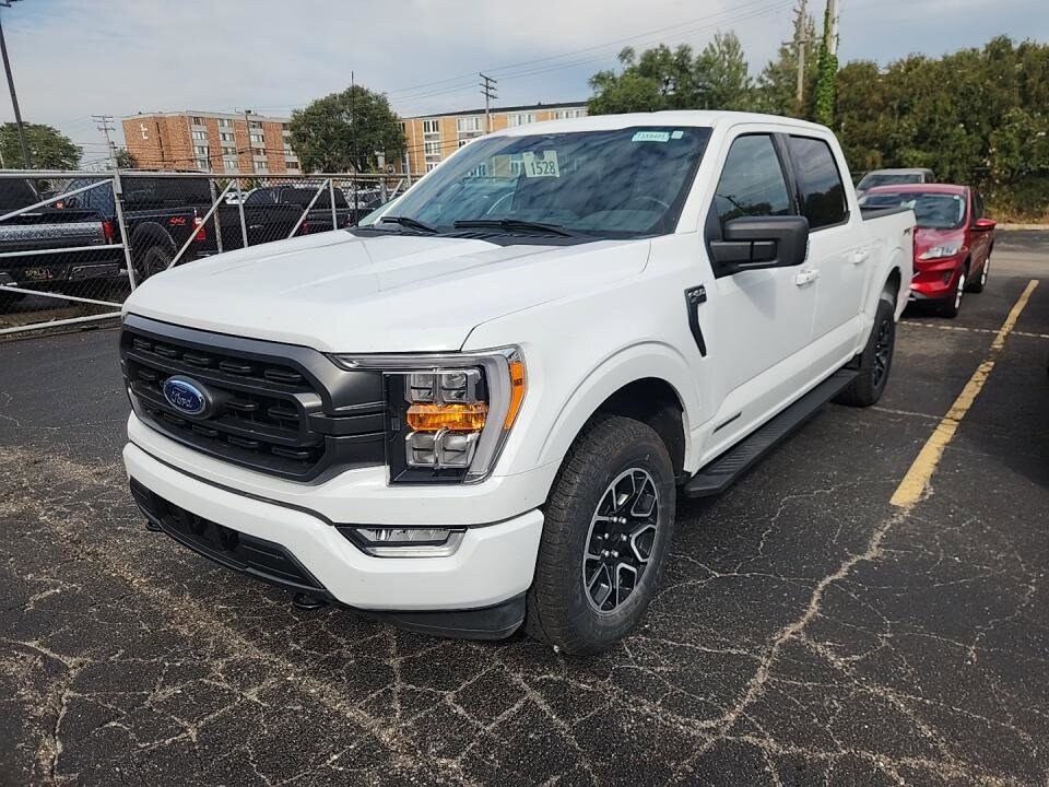 2023 Ford F-150 XLT photo 2