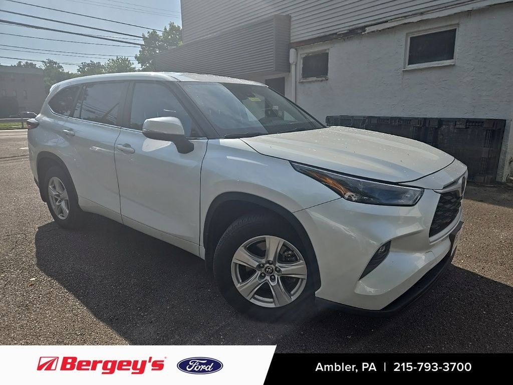 Used 2023 Toyota Highlander LE SUV