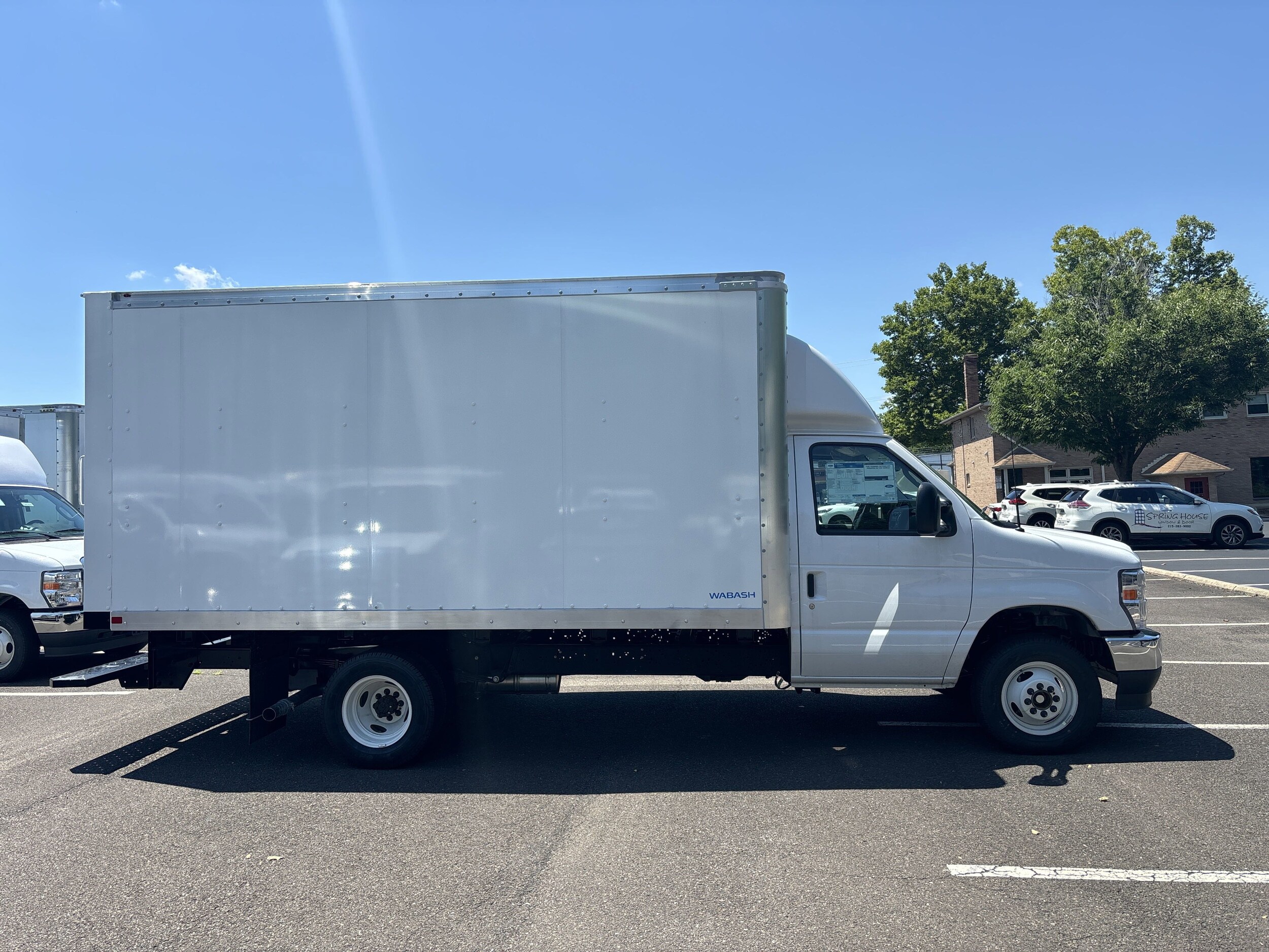 2025 Ford E-450 Cutaway photo 4