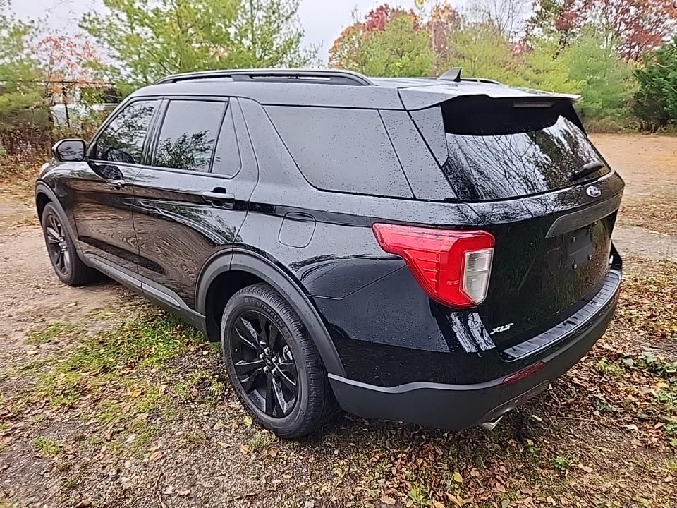 2022 Ford Explorer XLT Sport photo 2