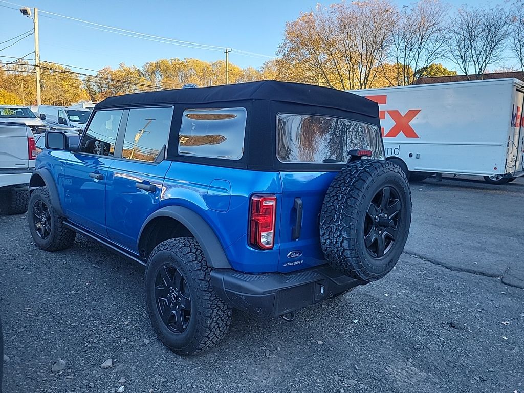 2024 Ford Bronco Black Diamond photo 3