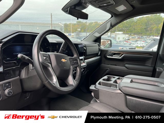 2025 Chevrolet Silverado 1500 LT photo 2