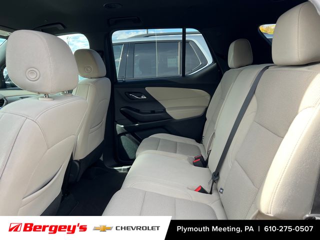 2023 Chevrolet Traverse LS photo 2