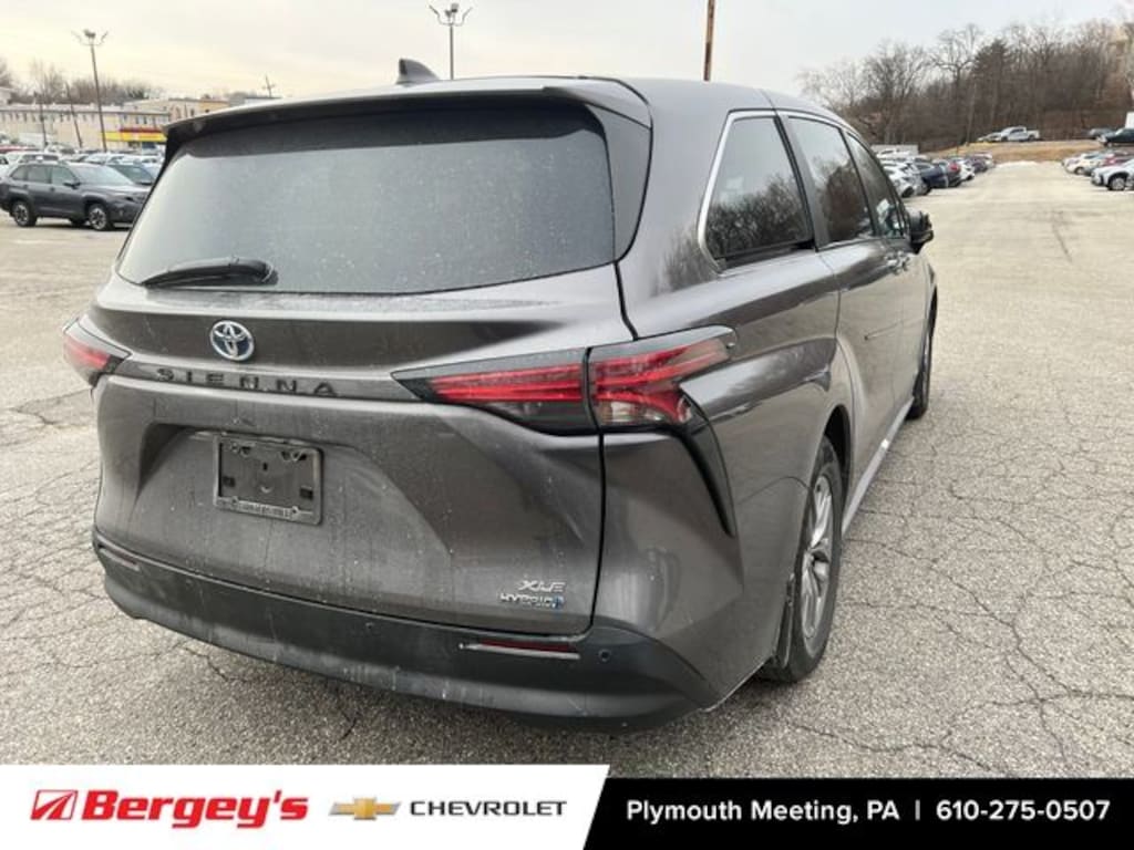 Certified 2021 Toyota Sienna XLE Minivan/Van