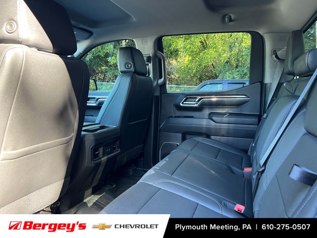 2024 Chevrolet Silverado 1500 RST photo 4