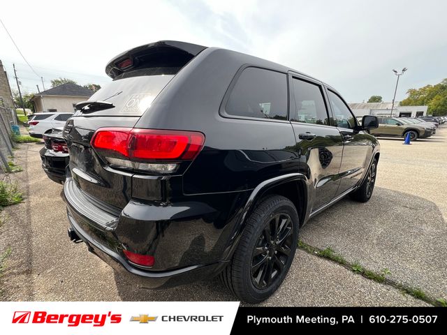 2017 Jeep Grand Cherokee Altitude photo 2