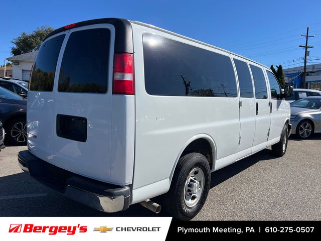 2017 Chevrolet Express Passenger 3500 LT photo 2