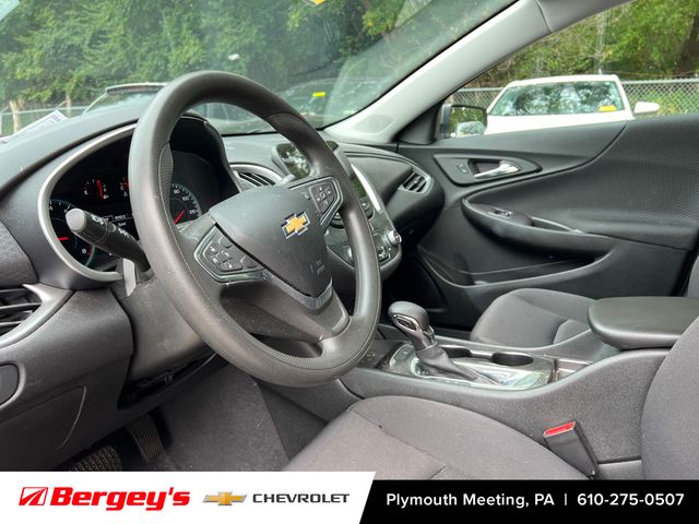 2022 Chevrolet Malibu LS photo 2