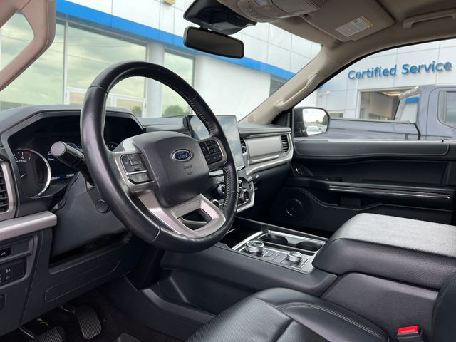 2022 Ford Expedition XLT photo 2