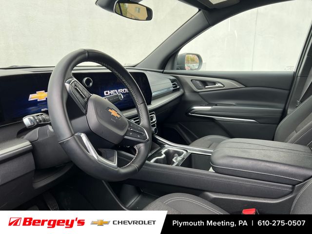 2025 Chevrolet Traverse photo 3